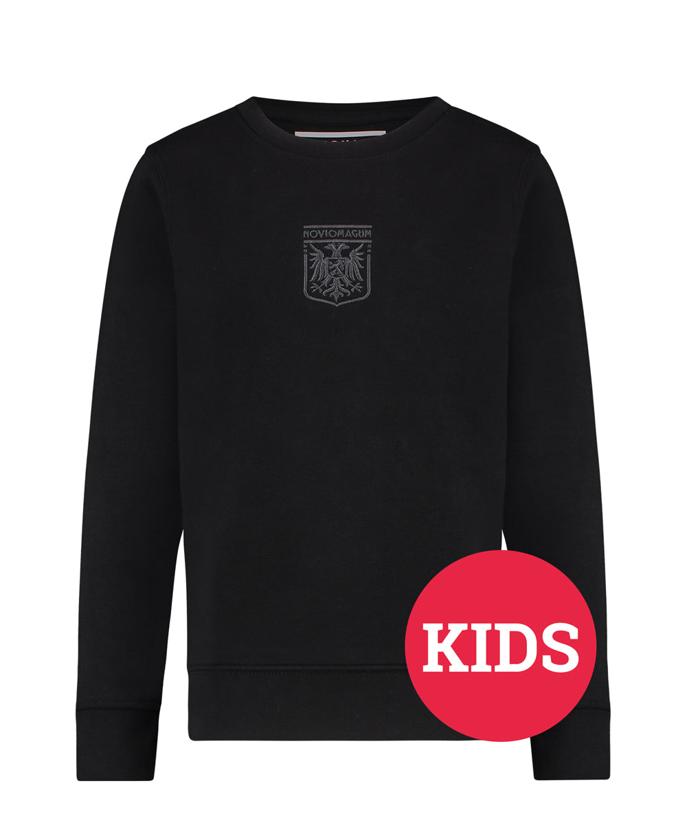 Zwarte kids sweater met het Noviomagum wapen in het zwart